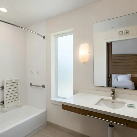 Springhill Suites By Marriott Oceanside Beach Exterior photo