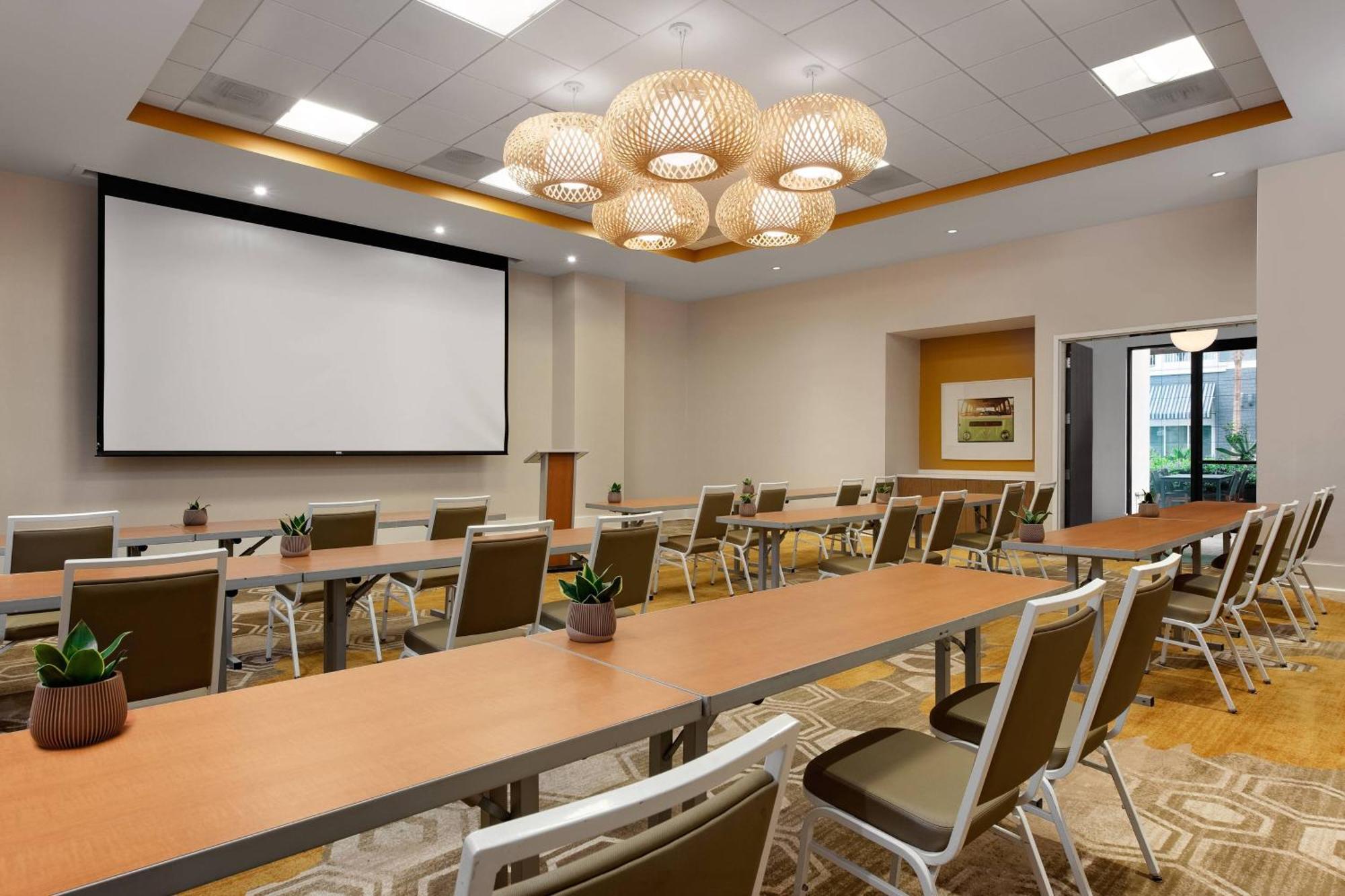 Springhill By Marriott Beach Hotel 4*